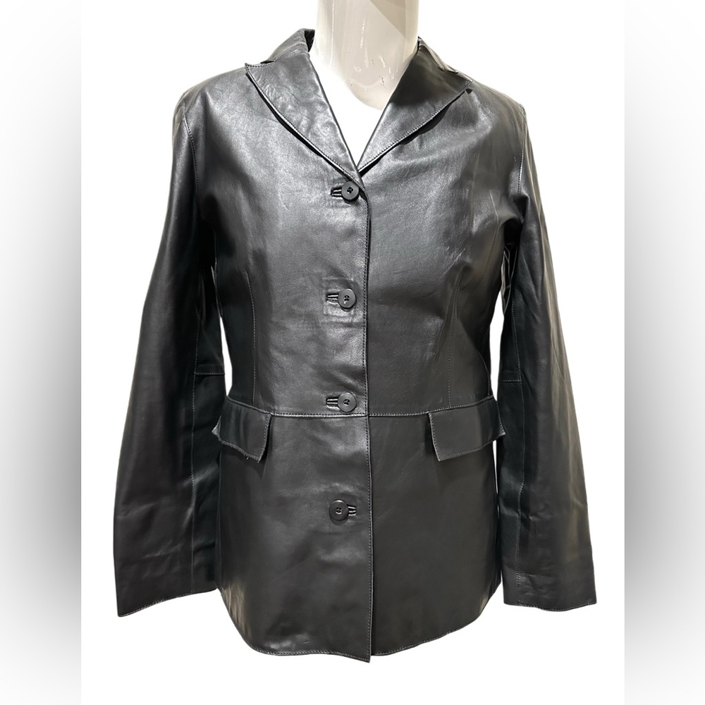 GAP GENUINE LEATHER Women's Sleek Black Jacket Like new size medium with pockets